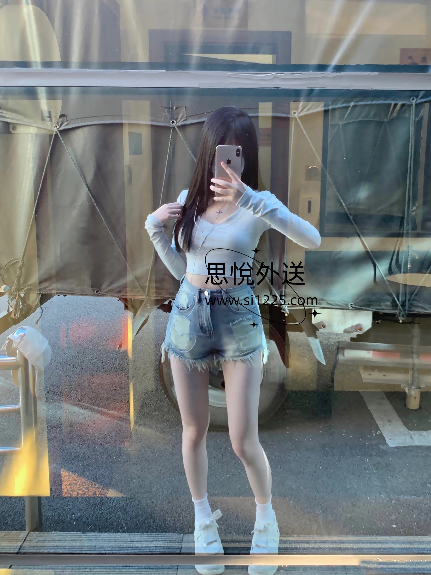 dfc8fdd9ly1hlsjedcv4dj21401hctow.jpg