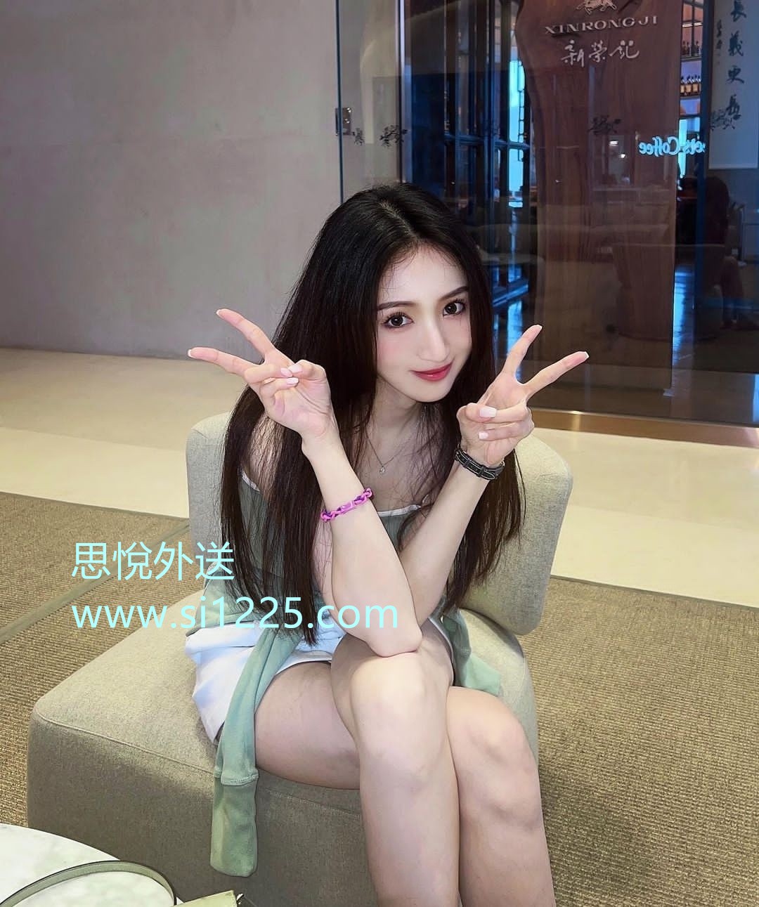 0087tMfRly1hkuv3oenl5j30u00zv44o.jpg