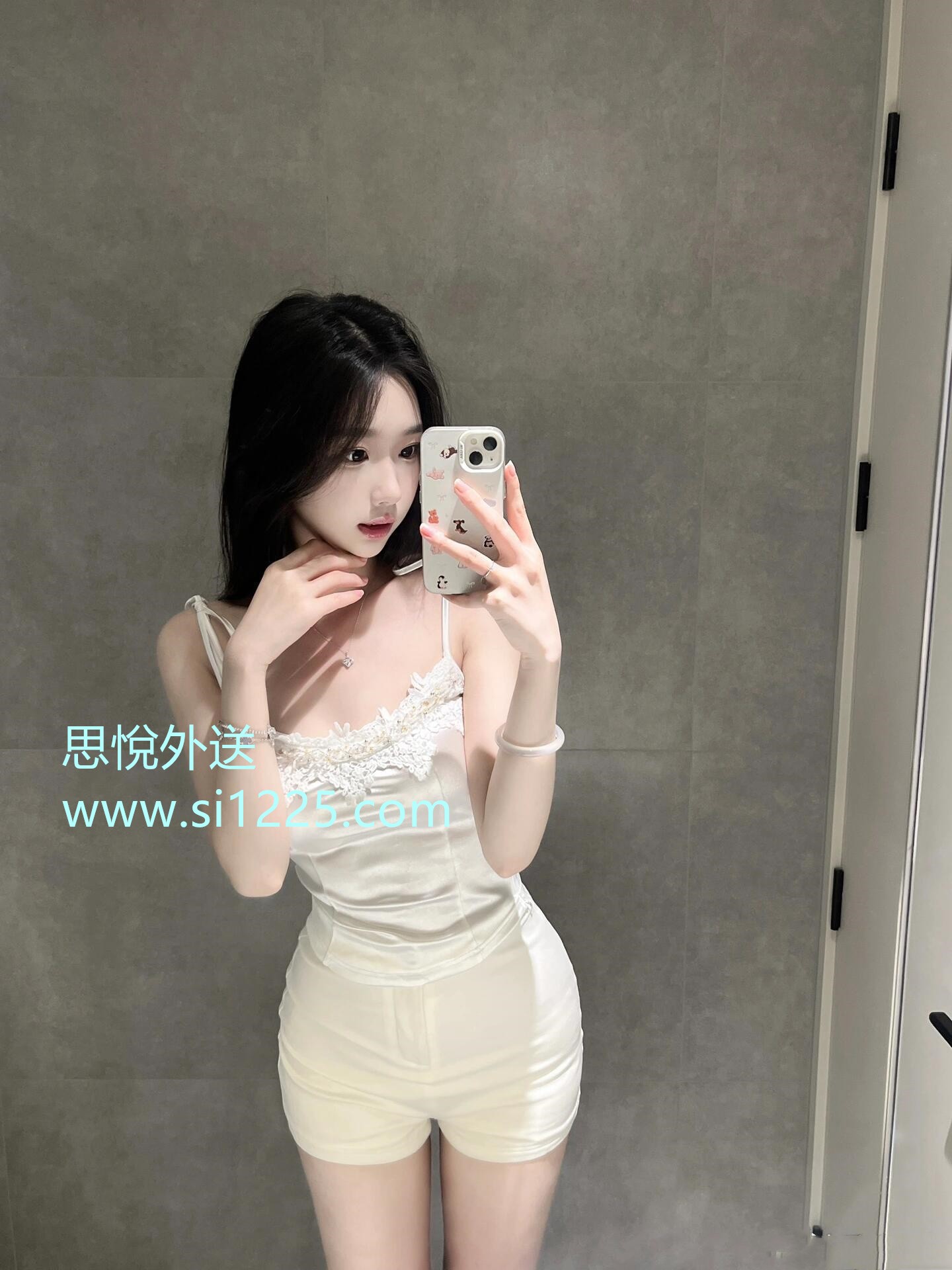 0079AEmngy1hr2yif2vauj31401hcjw5.jpg
