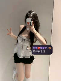 小語 162cm   46kg   C  22歲