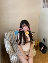 小松  158cm 44kg C 20歲