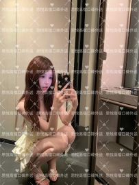 外型甜美 年輕  身材好  還有一點呆萌 也很性感  修長美腿...