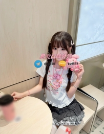 沁妍 153cm 41kg B 20歲