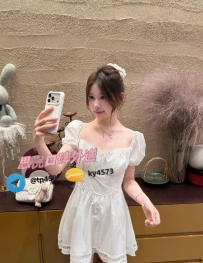 經經  160cm   45kg  C     23歲   #高雄