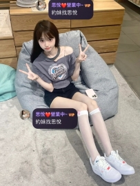 依娜  160cm   44kg  C    20歲